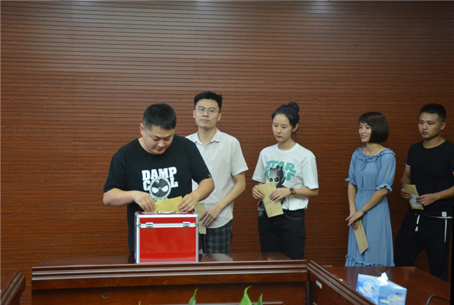 城投集團(tuán)開展“傳承紅色基因，敬老愛幼先行” 現(xiàn)場獻(xiàn)愛心活動(dòng)