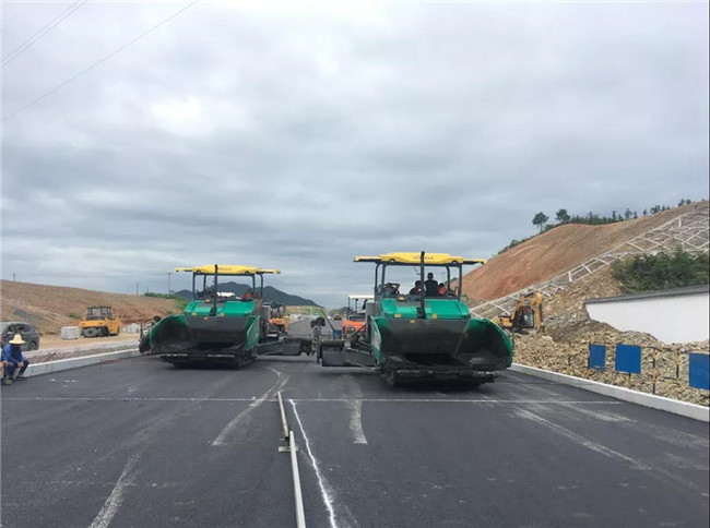 景德鎮(zhèn)這條道路進入瀝青攤鋪階段，機場直達景北高鐵站的“最后一公里”即將通車