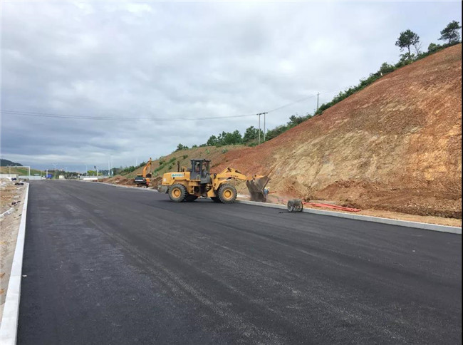 景德鎮(zhèn)這條道路進入瀝青攤鋪階段，機場直達景北高鐵站的“最后一公里”即將通車