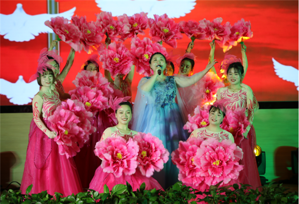 昌南新區(qū)、城投集團(tuán)舉行慶祝2021年元旦文藝匯演