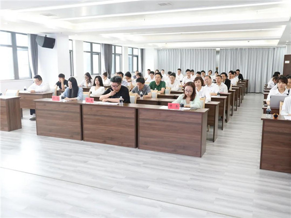 城投集團舉辦“展現(xiàn)青年風(fēng)采，奉獻青春力量”主題演講比賽