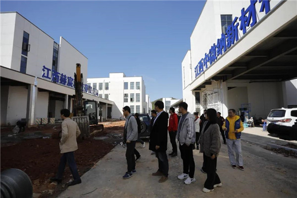 記者節(jié)：媒體聚焦昌南新區(qū)、城投集團重點項目建設工地