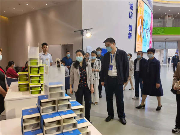 新理念、新時(shí)尚、新方式、新感受——德宇集團(tuán)舉行2022得雨活茶新品發(fā)布推廣會(huì)