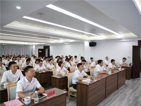 市城投集團(tuán)學(xué)習(xí)貫徹習(xí)近平新時(shí)代中國(guó)特色社會(huì)主義思想主題教育專題讀書(shū)班開(kāi)班