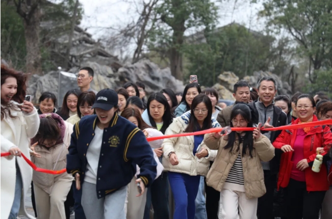 市城投集團開展“團結一心 拼搏進取 奮戰(zhàn)2025”迎新年登山、健步走活動
